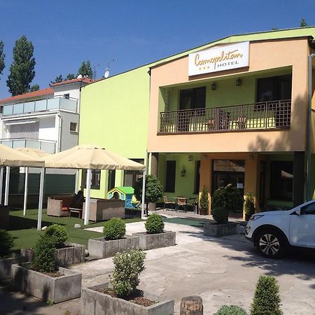 Garni Hotel Cosmopolitan سينيتش المظهر الخارجي الصورة
