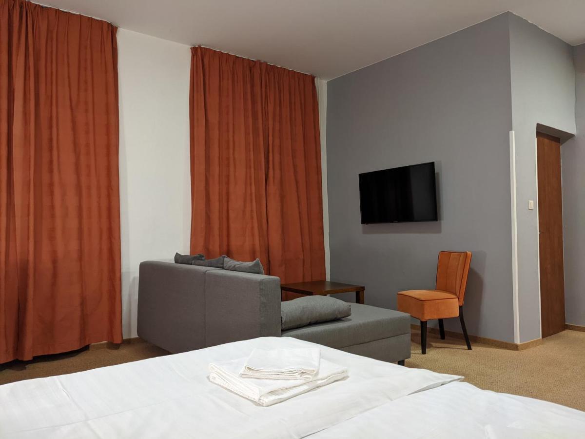 Garni Hotel Cosmopolitan سينيتش المظهر الخارجي الصورة