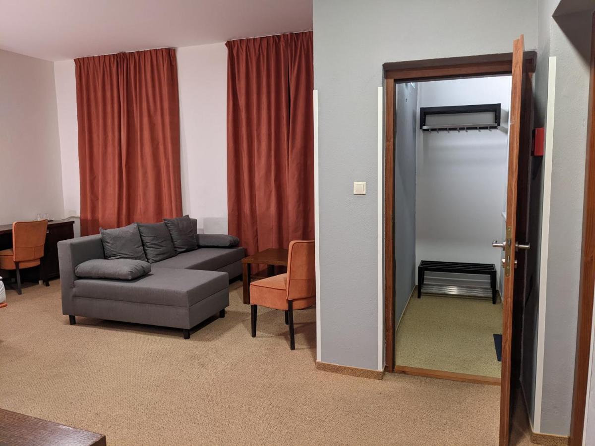 Garni Hotel Cosmopolitan سينيتش المظهر الخارجي الصورة