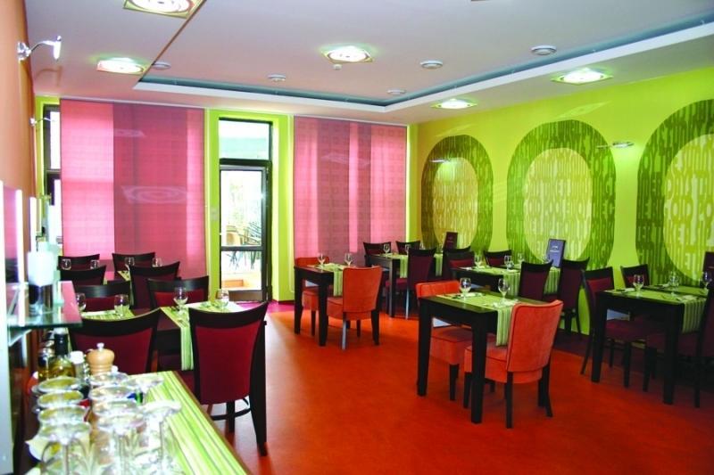 Garni Hotel Cosmopolitan سينيتش المظهر الخارجي الصورة