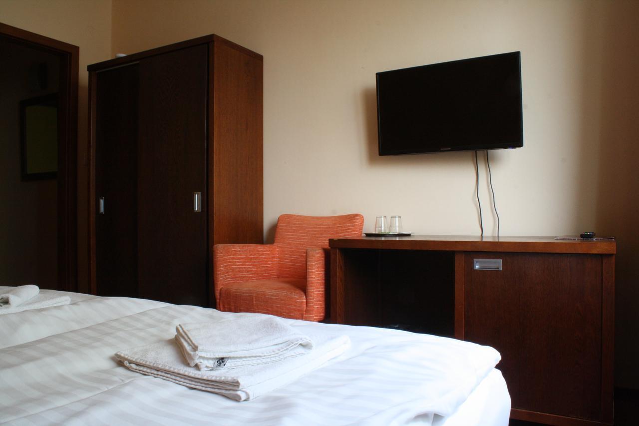 Garni Hotel Cosmopolitan سينيتش المظهر الخارجي الصورة