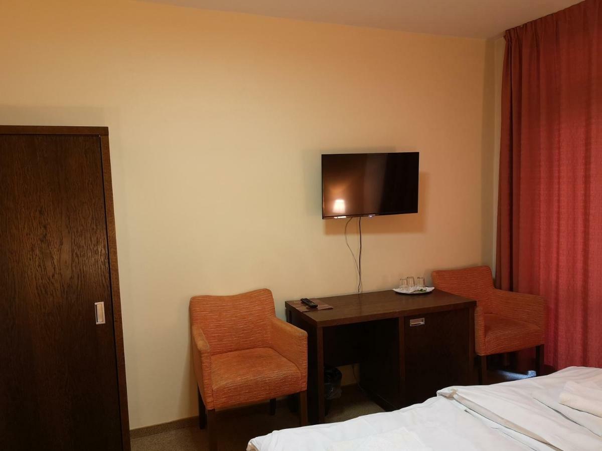 Garni Hotel Cosmopolitan سينيتش المظهر الخارجي الصورة
